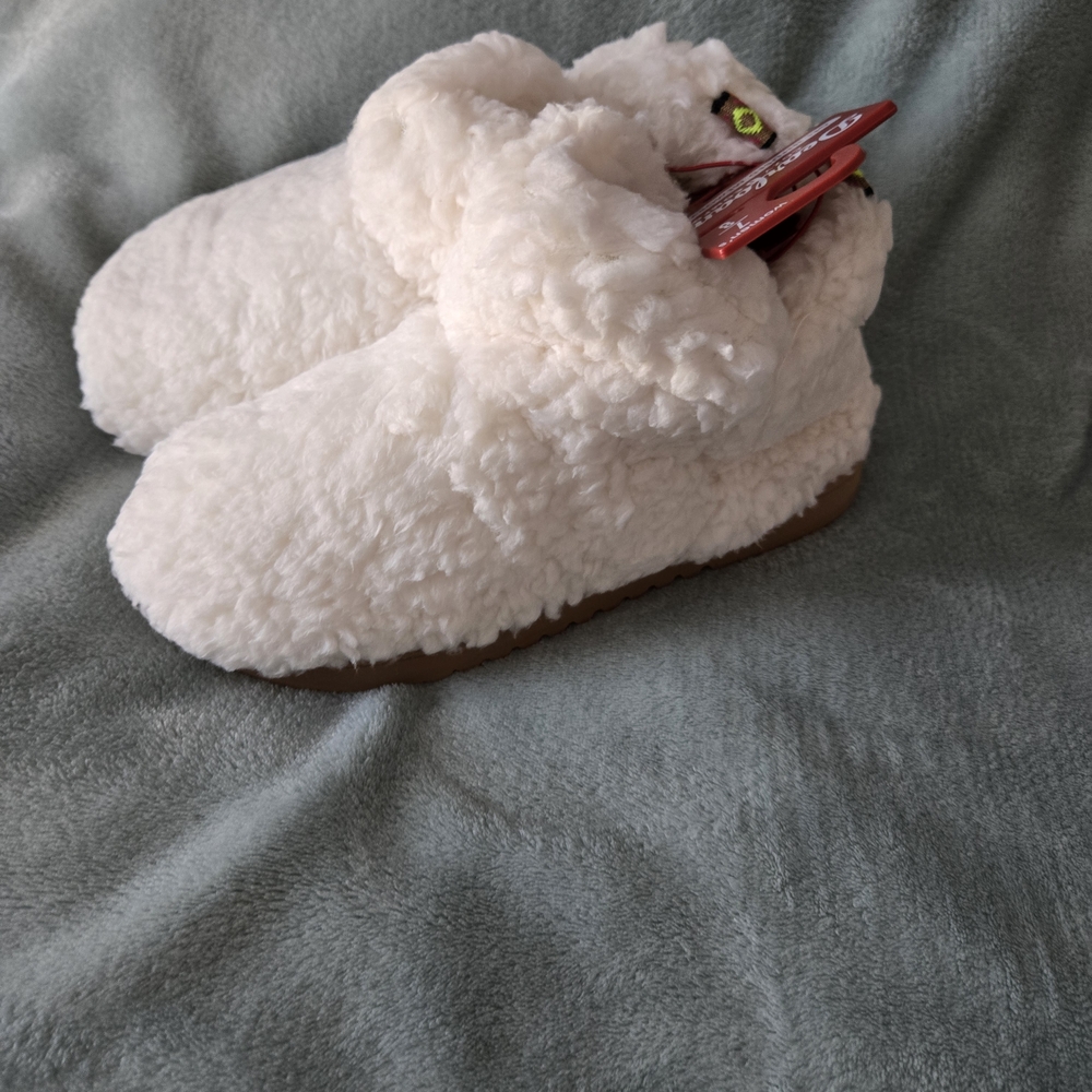Dearfoams Fluffy Cream Slipper Booties
